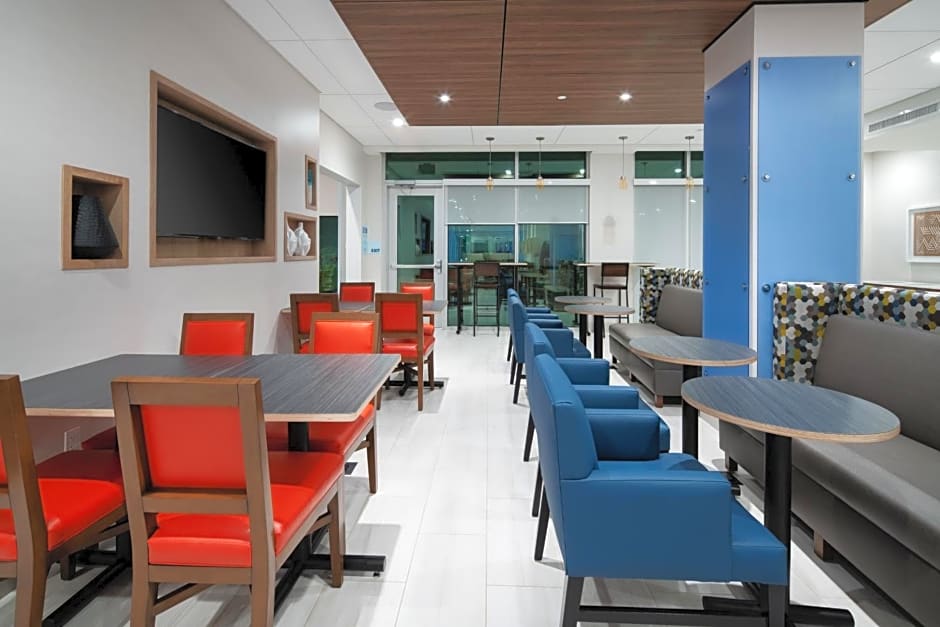 Holiday Inn Express and Suites Murrieta By IHG