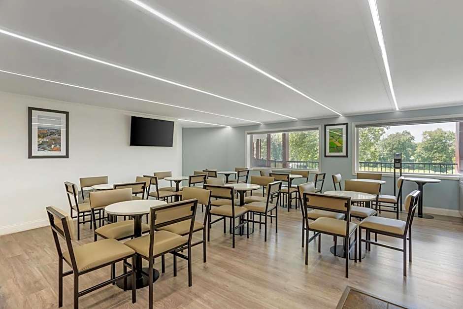 Quality Inn Smoketown - Lancaster Area