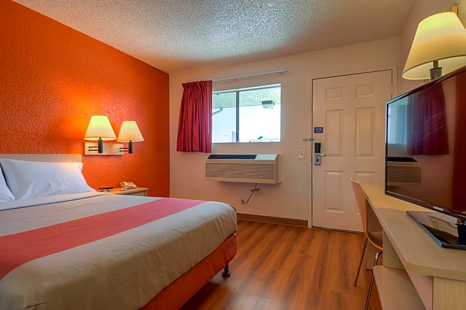 Motel 6-Rowland Heights, CA - Los Angeles - Pomona