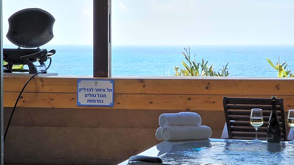 שירת הים -עם מרפסת עץ ובריכת זרמים פרטית חוף צאנז לציבור החרדי