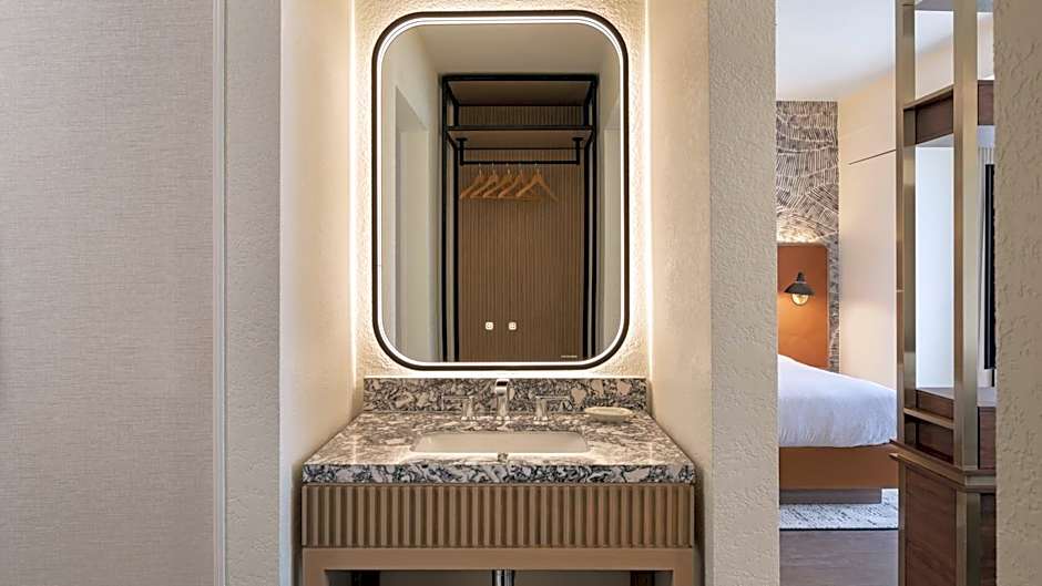 Burton House, Beverly Hills, A Tribute Portfolio Hotel