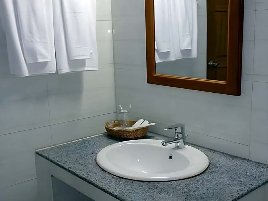 Golden Lotus Inle Hotel