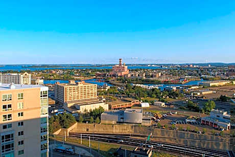 Room, 1 King Bed, Harbor View (Hearing Accessible)