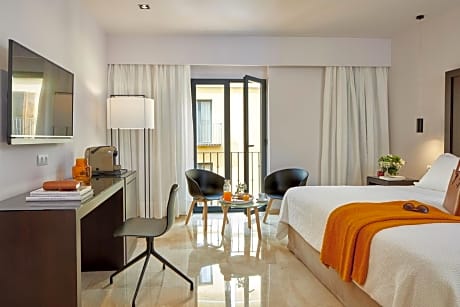 Double or Twin Room (1-2 Adults)