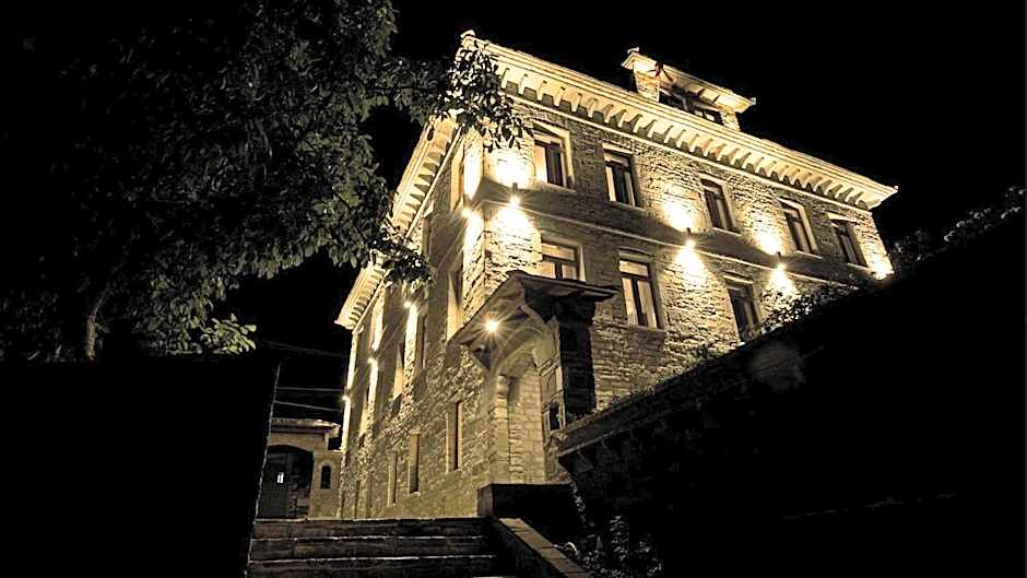 Foto 1 daripada 48 — VILLA PERMET