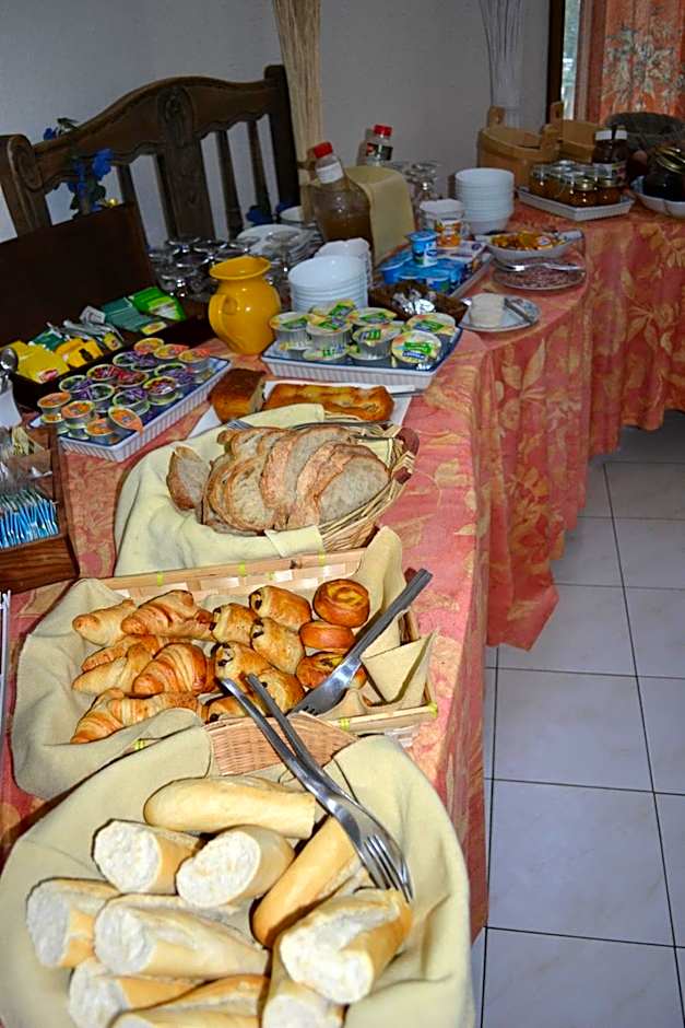 Logis Hôtel Le Vieil Amandier