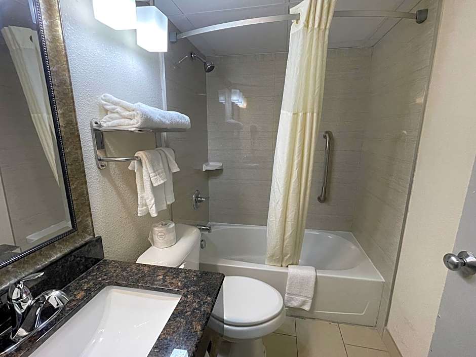 Quality Inn & Suites Cincinnati Downtown