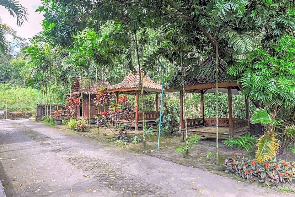 RedDoorz near Museum Gunung Merapi