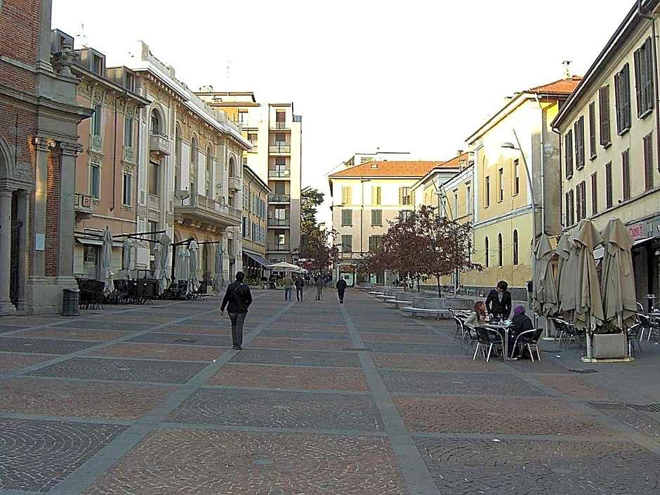 LT - Room's Bed & Living