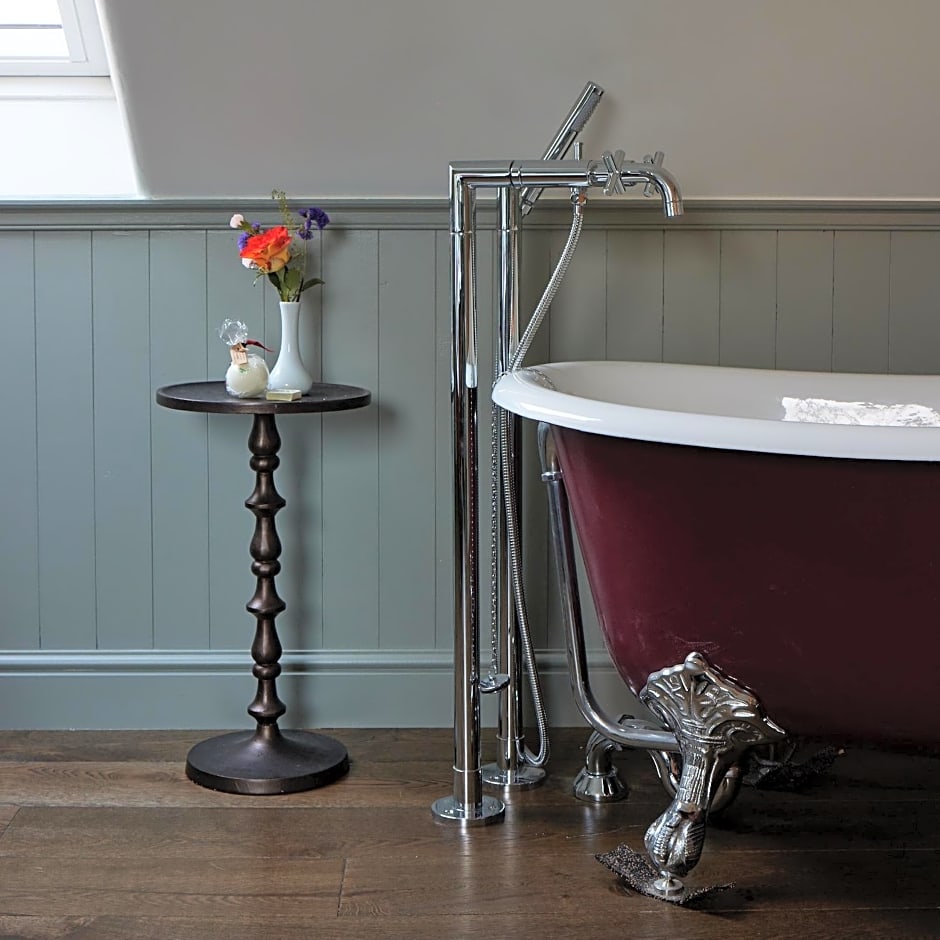 Monkstadt 1745 Restaurant with Rooms