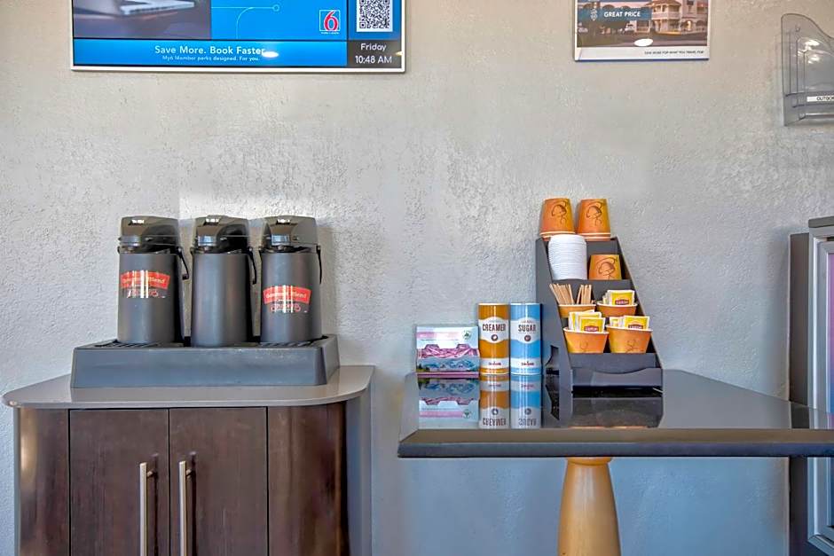 Motel 6-Albuquerque, NM - Carlisle