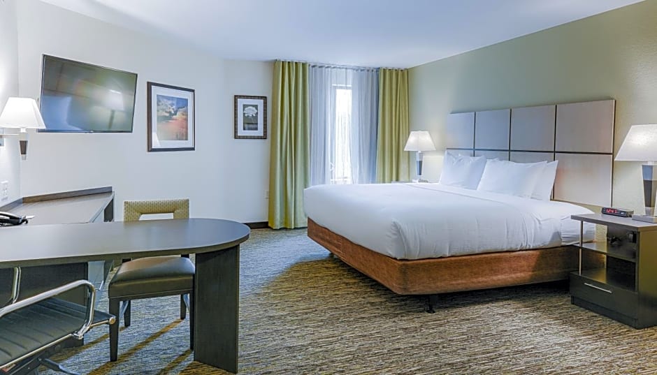 Candlewood Suites LAKEVILLE I-35