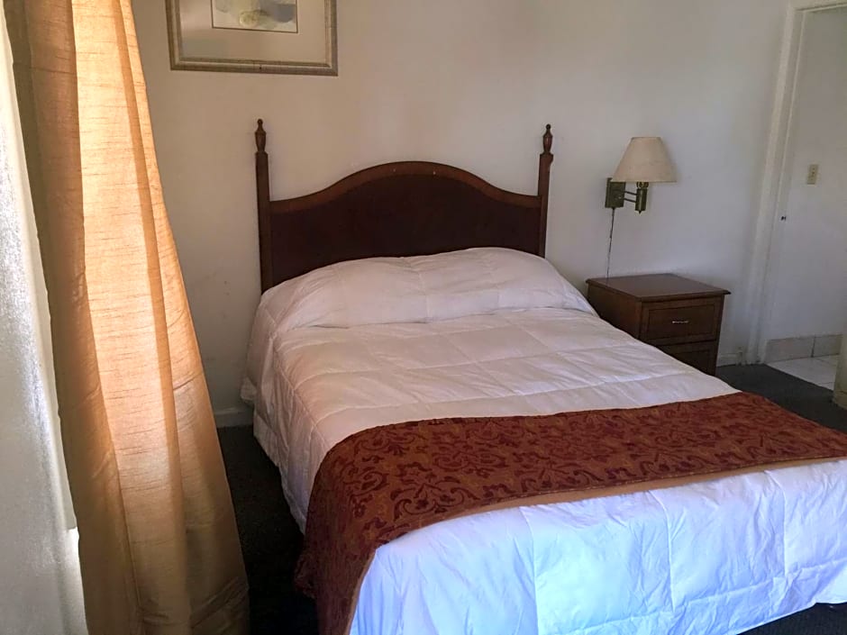 Frontier Motel