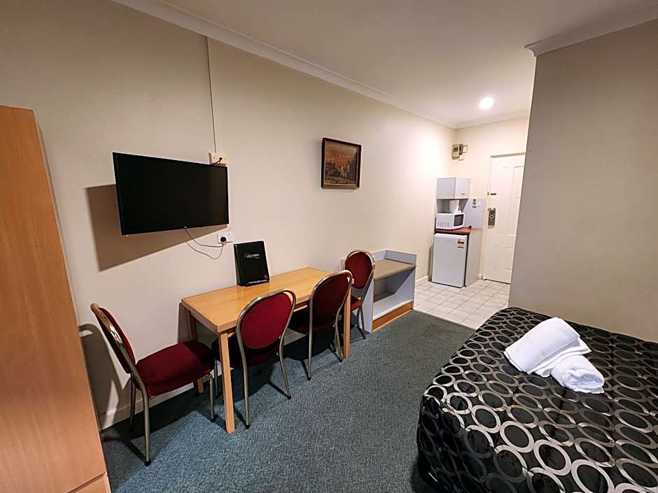 Hume Inn Motel
