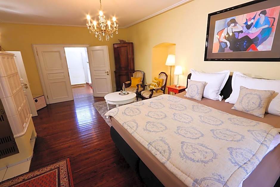 Photo 1 of 4 of Deluxe 1 King Bed