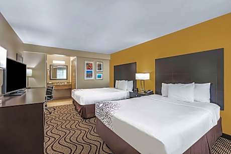 Deluxe Queen Room with Two Queen Beds