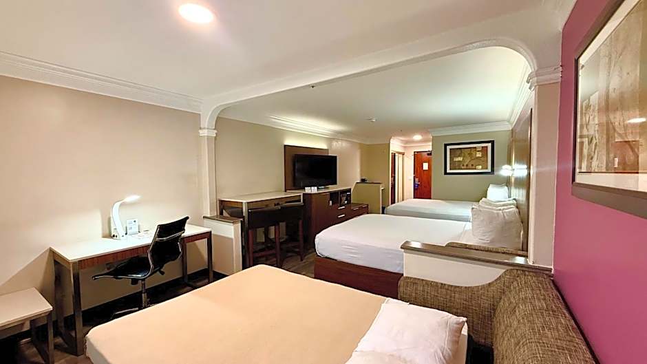 Best Western Plus Suites Hotel - LAX Airport LA Stadium