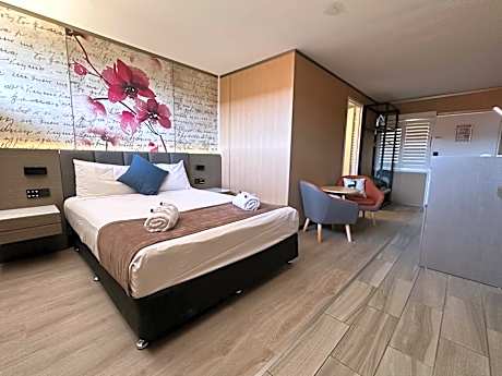 Deluxe Queen Room(No Pets)
