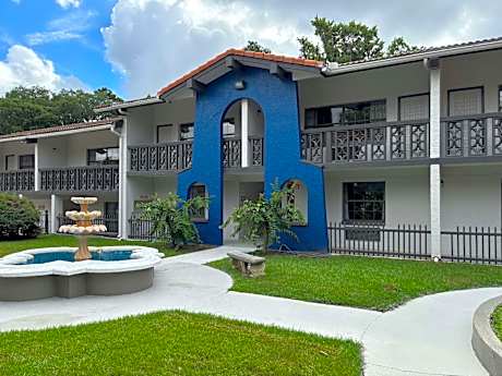 La Casa Inn and Suites