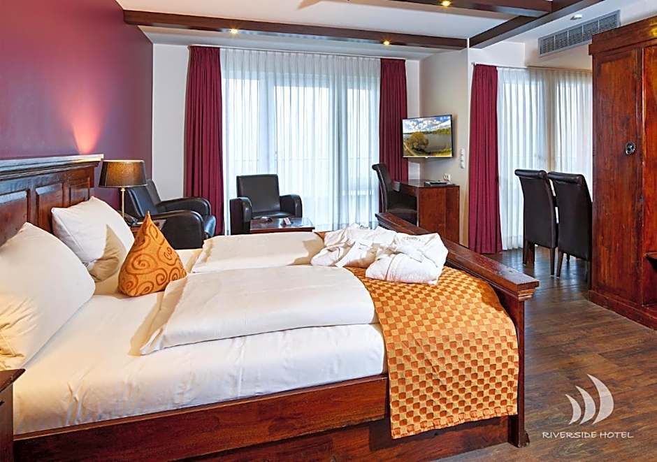 Riverside Hotel