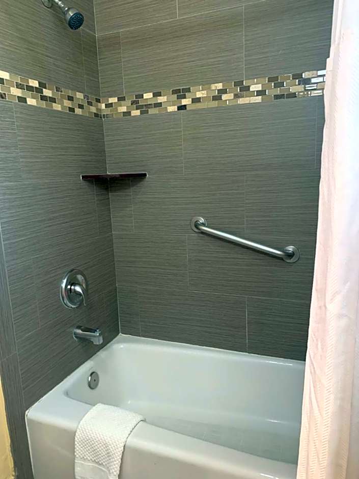 Oasis Inn and Suites