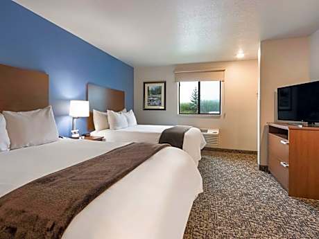 Queen Room with Two Queen Beds - Hearing Accessible