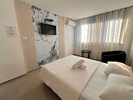 Double or Twin Room with Sea View