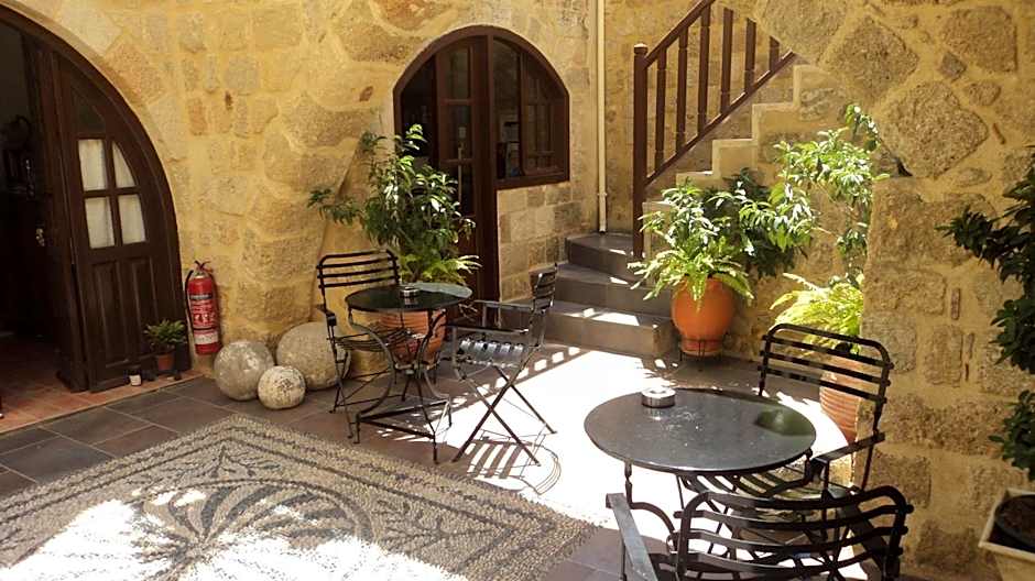 Camelot Traditional & Classic Hotel