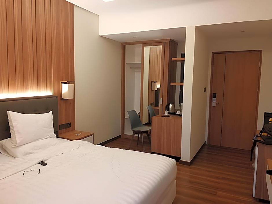 Urbanview Hotel Nardis Living near UMY