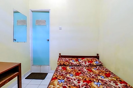 Single no air conditioning