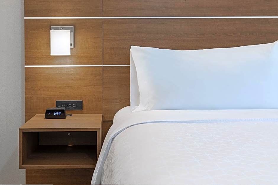 Holiday Inn Express And Suites Denton - Sanger By IHG