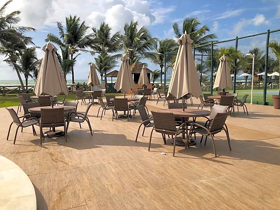 2 Suítes, Guarajuba, piscina frente mar