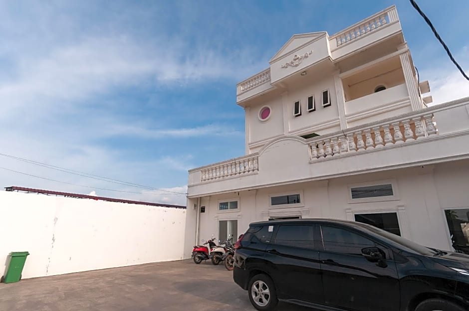 RedDoorz near UISU teladan Medan