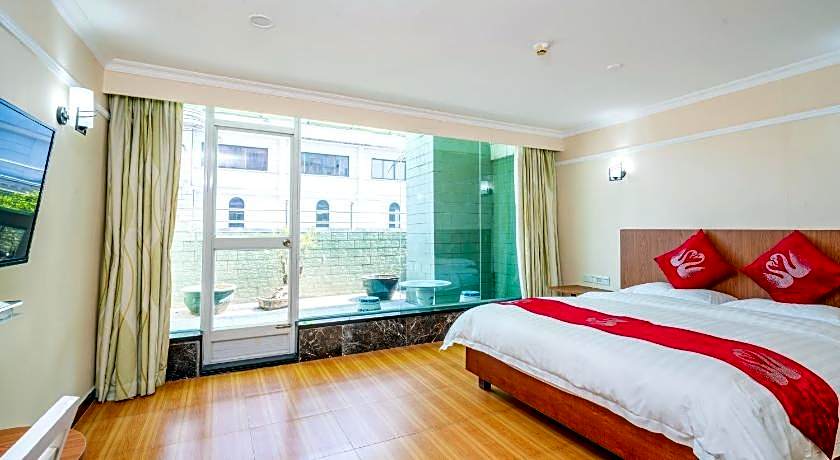 Ln White House Hotel
