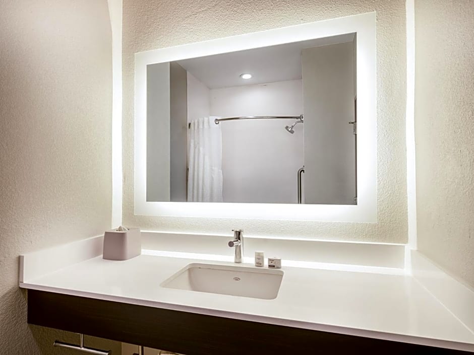 Holiday Inn Express Hotel & Suites Beaumont Northwest By IHG
