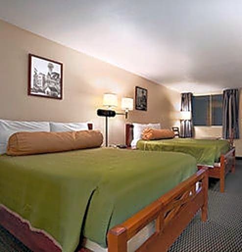Travelodge by Wyndham New Orleans Harvey Hotel