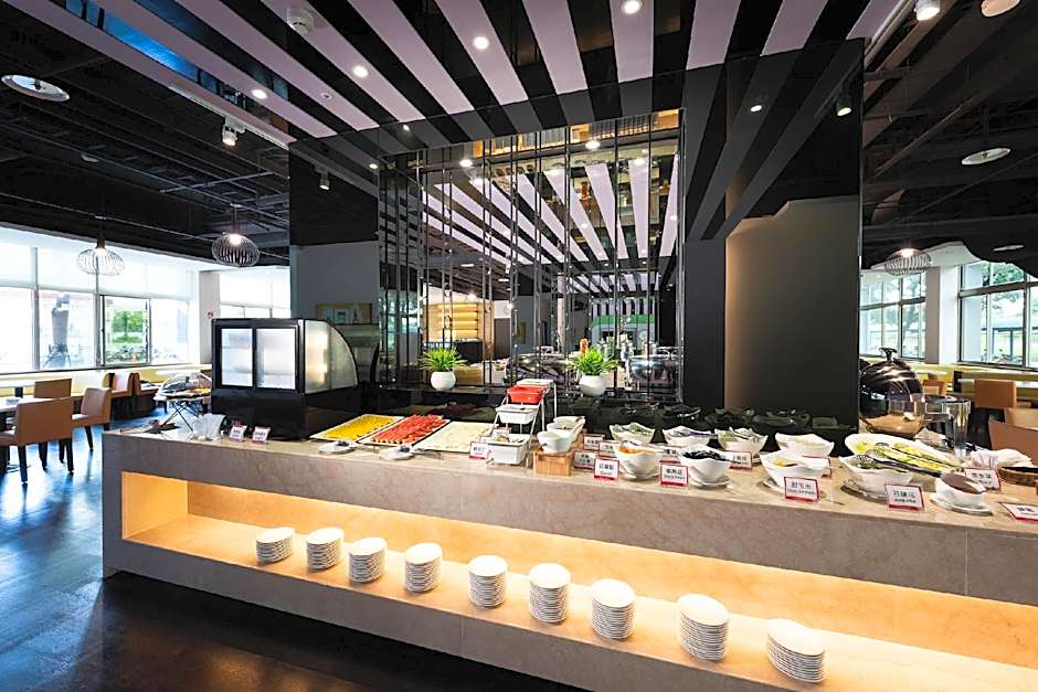 Holiday Garden Hotel SKM Park