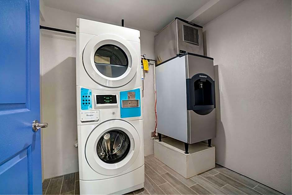 Motel 6 Bellville, OH