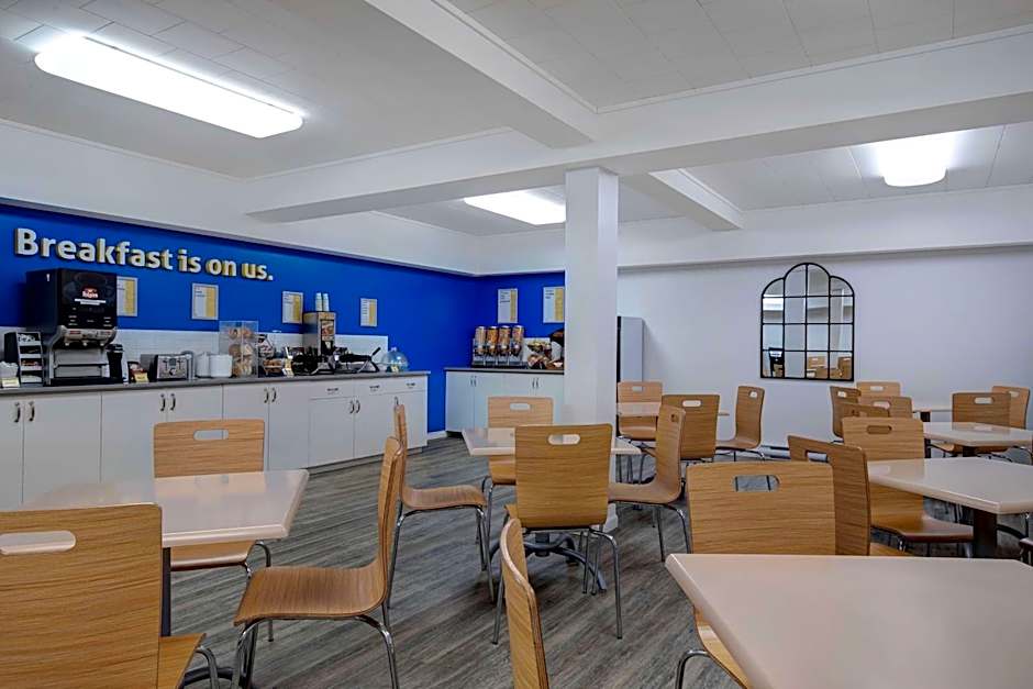 Days Inn by Wyndham Victoria Airport Sidney