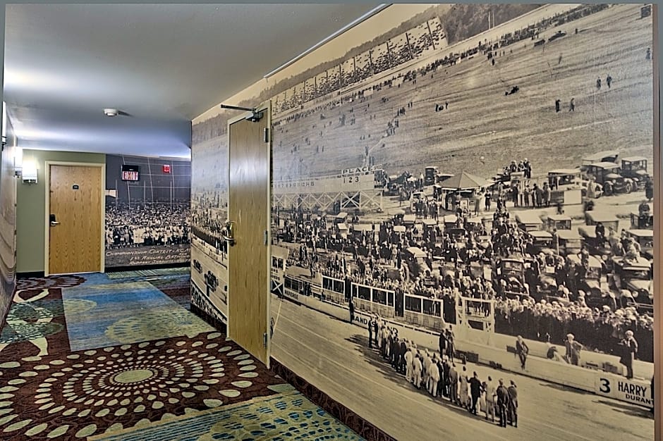 Hotel Westport Kansas City, Tapestry Collection by Hilton