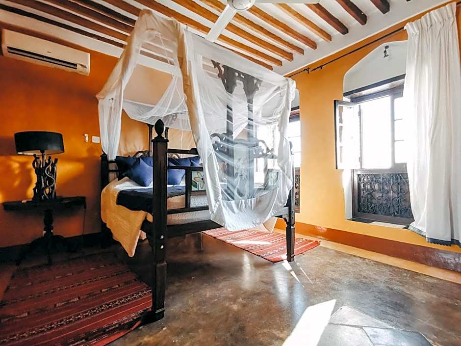 Kholle House