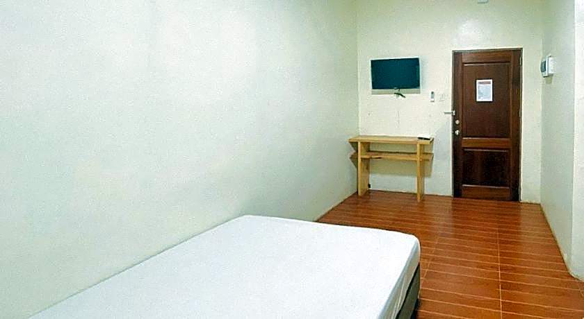 RedDoorz @ 4ks Pension House Bogo City Cebu