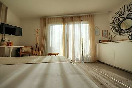 Queen Room with Garden View