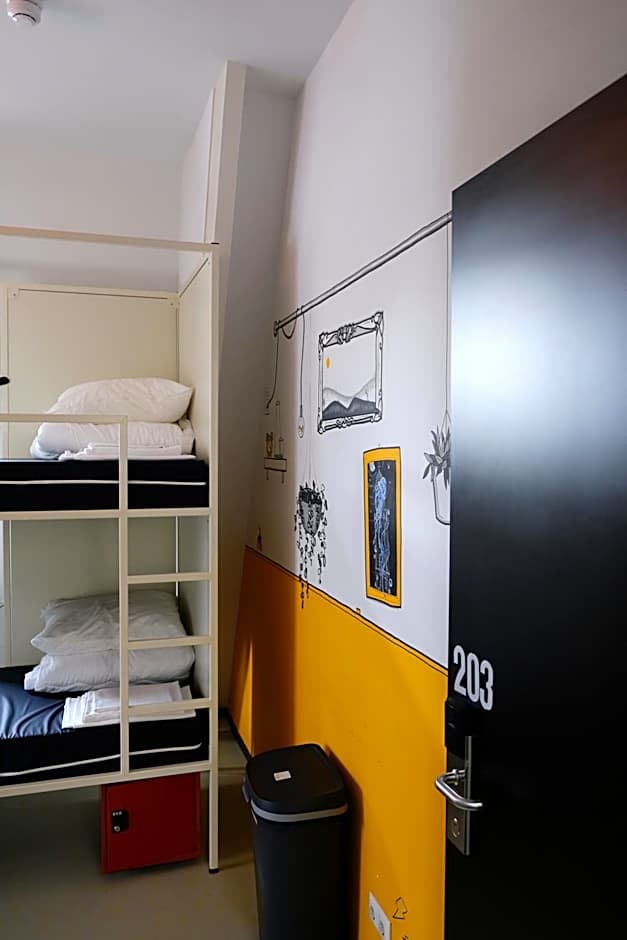 Hostel & Bar De Basis