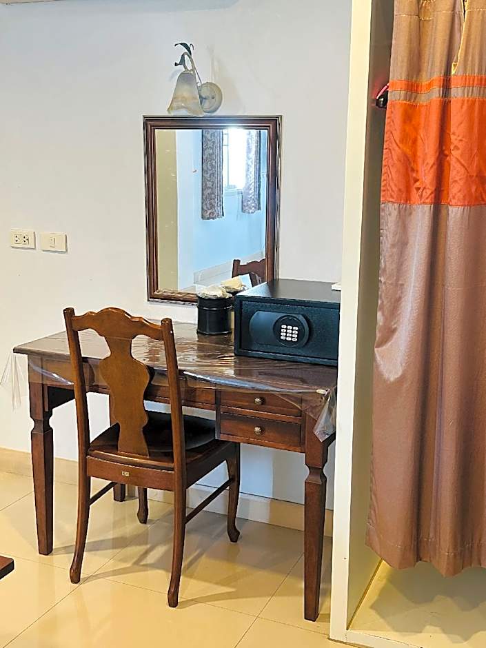 Pakchong Town Hotel