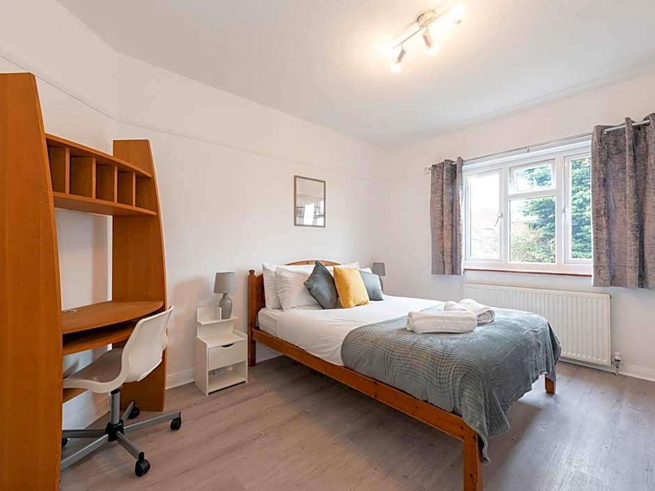 Pass the Keys Spacious serenity free parking