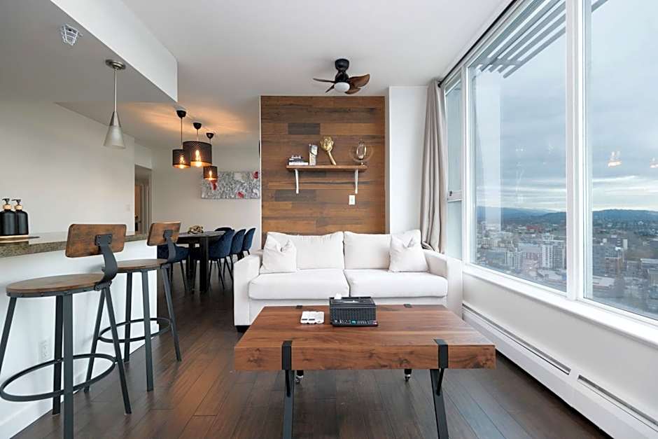 Sub-Penthouse Apartment with Jacuzzi Pool & Sauna
