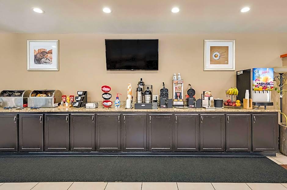 Clarion Inn & Suites Russellville I-40