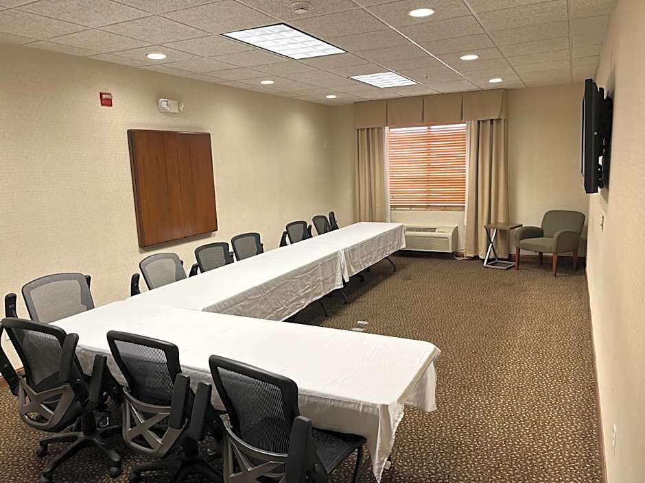 Holiday Inn Express Hotel & Suites Howell By IHG