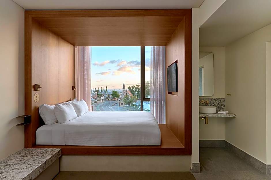 Garde and Warders Hotel